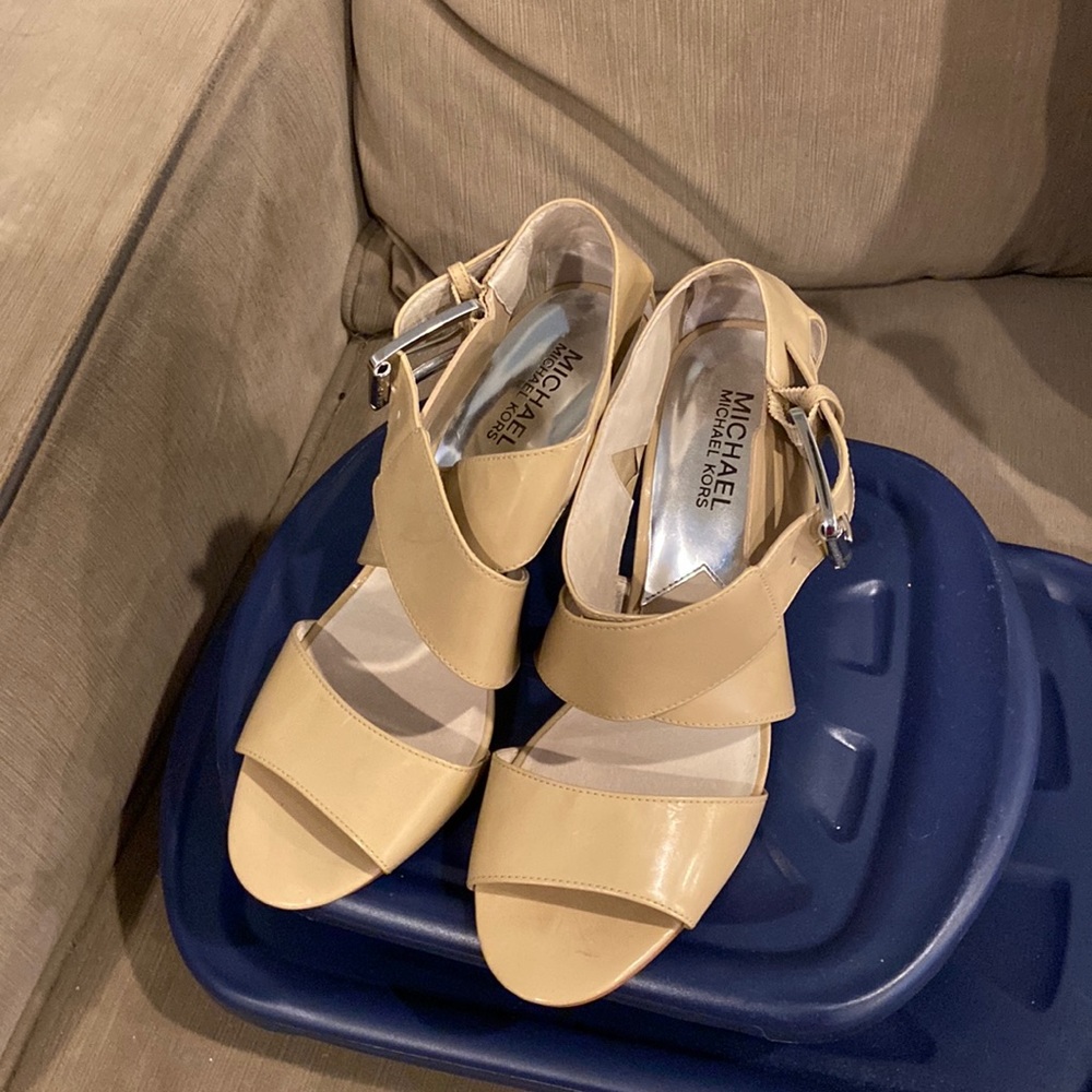 Michael Kors shoes Tan color size 7
